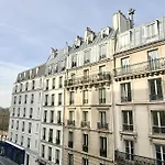 Charming Cocoon In Montmartre