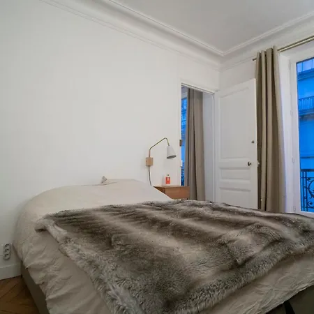 Charming Cocoon In Montmartre *